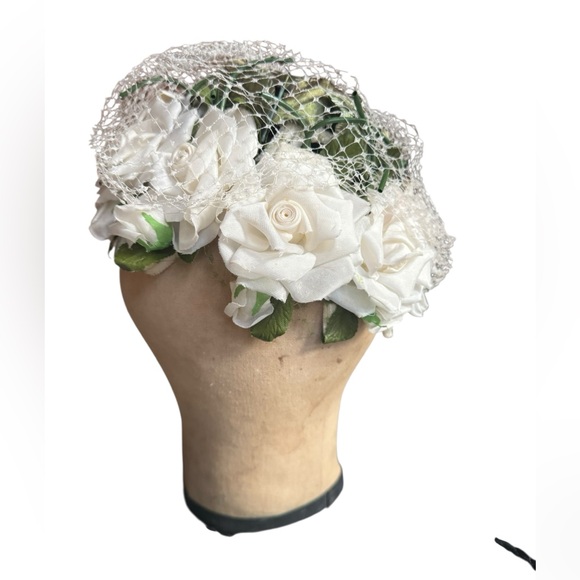 1950s Union Label Floral Fascinator Hat w/Birdcage Veil - Picture 4 of 8